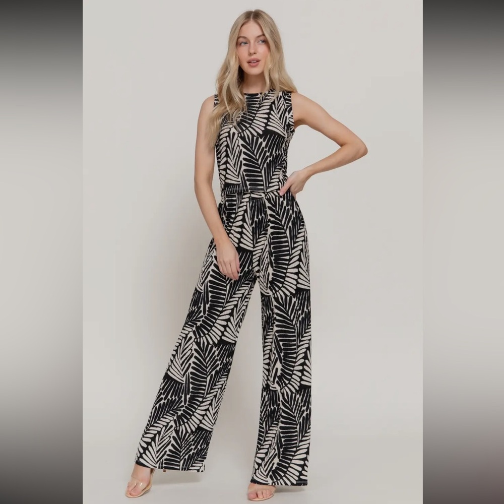 Black - Palm Printed Top and Pants Set - Picture 4 of 5